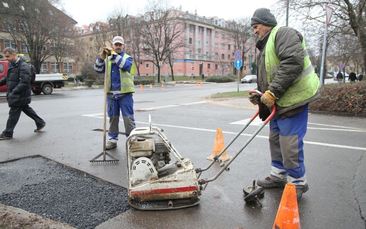 Több ezer kátyút hagyott maga után a fagy