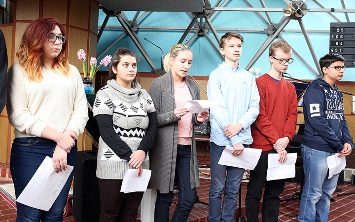 Versek, felolvasás órákon át