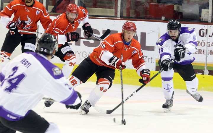 Egyenlítettek az Acélbikák!