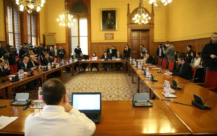 El sem mentek a meghallgatásra a volt MSZP-s városvezetők 