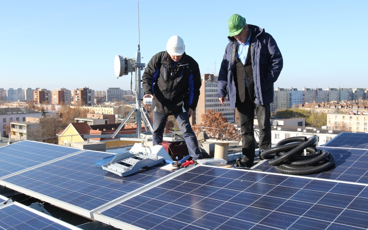 Nem érinti a napelemekre kivetett adó a háztartásokat
