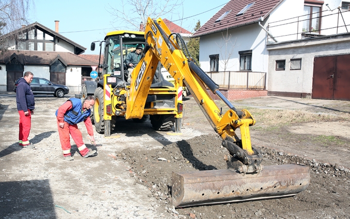 Kemény fagyok után - Eddig ötszáz úthibát javítottak ki