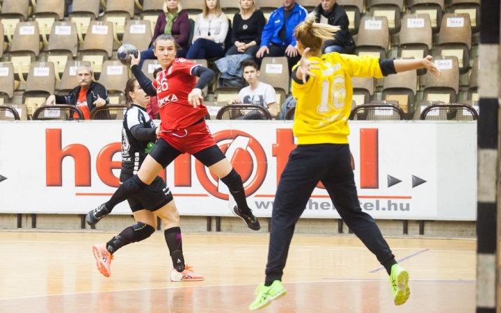 Szoros vereség a rangadón