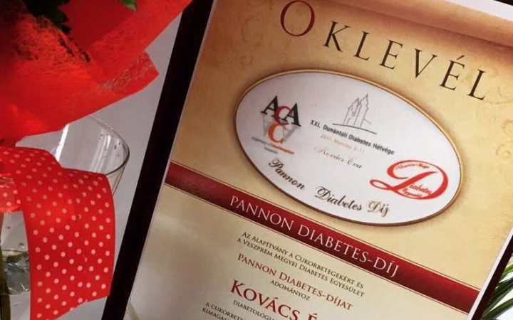 A nagyrabecsülés jeléül