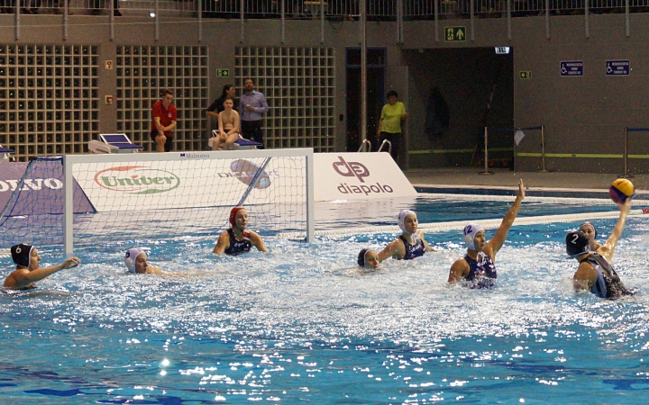 Vízilabda: simán, könnyedén