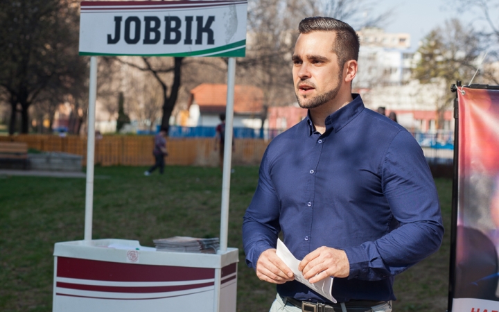 Aláírásokat gyűjt a Jobbik