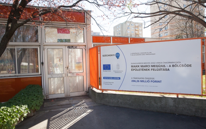 Közel 580 millió forint