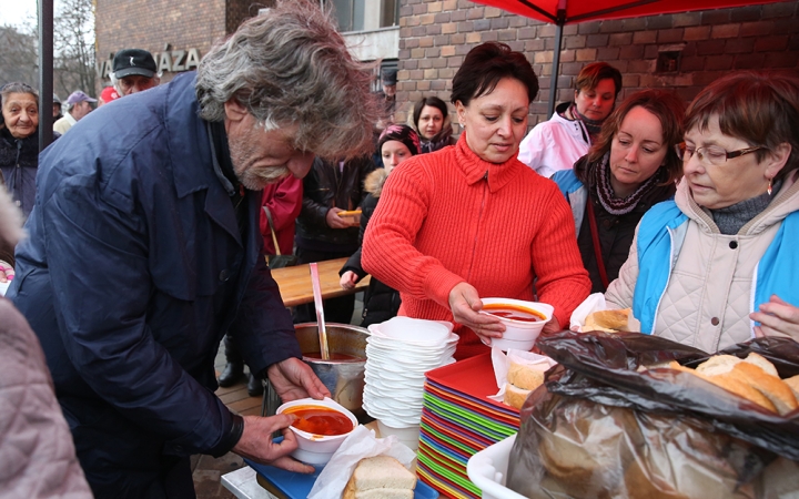 Ingyen ebéddel várják a rászorulókat