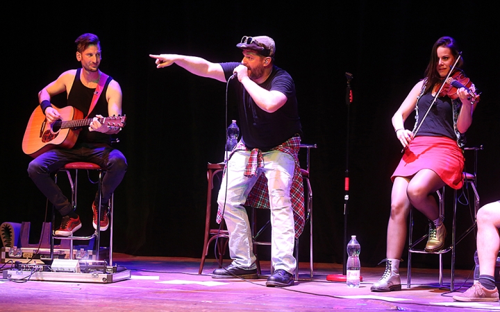 A kelta punk egy színházteremben is jól szól