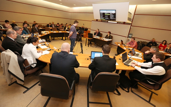 Támogatás az oktatásra és az egészségügyre