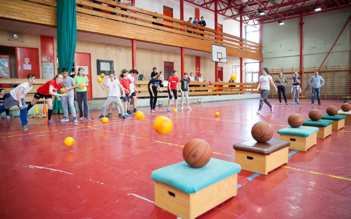 Kaszinó és zsibvásár - Iskolahét a Dózsában