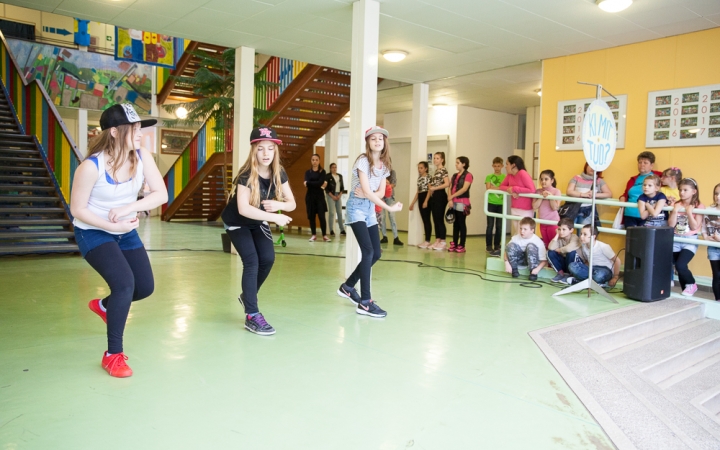 Ének, tánc és minden más 