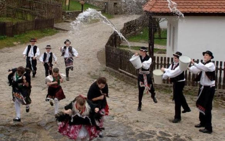 Ha Húsvéthétfő, akkor locsolkodás 