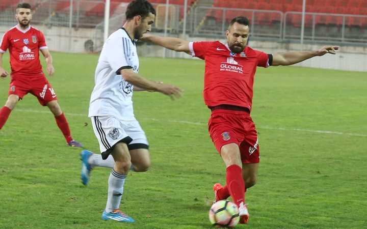 Kiállítások, parázs küzdelem, végül döntetlen