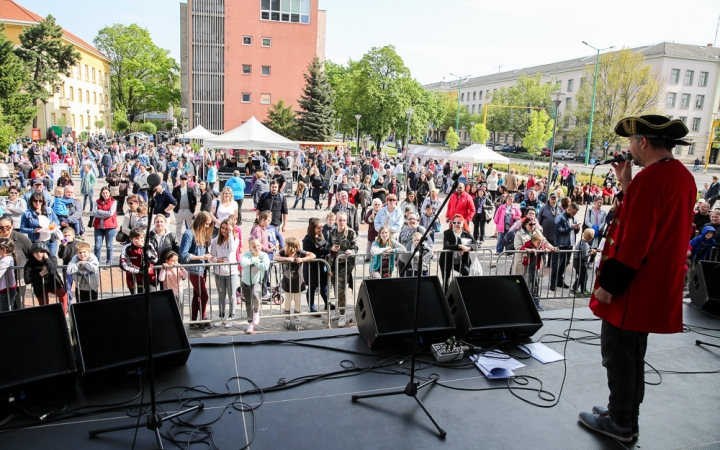 A családi programok is "telt házzal" mentek a főtéren