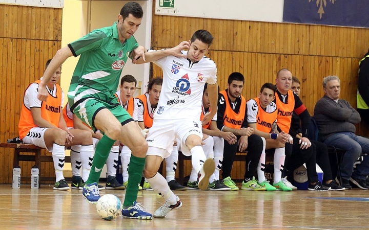 Szoros vereség a bajnoktól