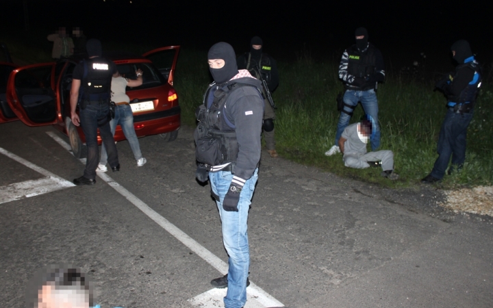 Drogdílerek rendőrkézen