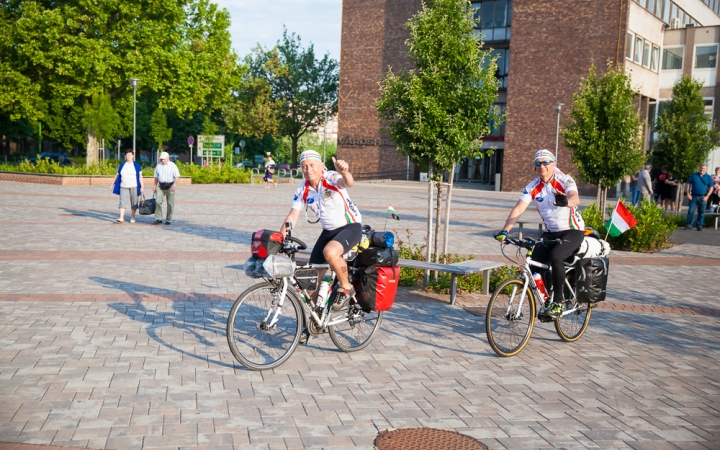 Ötezer kilométer biciklivel