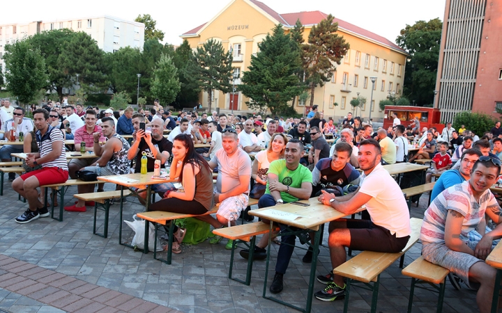 Több százan követték a főtéren a Real címvédését