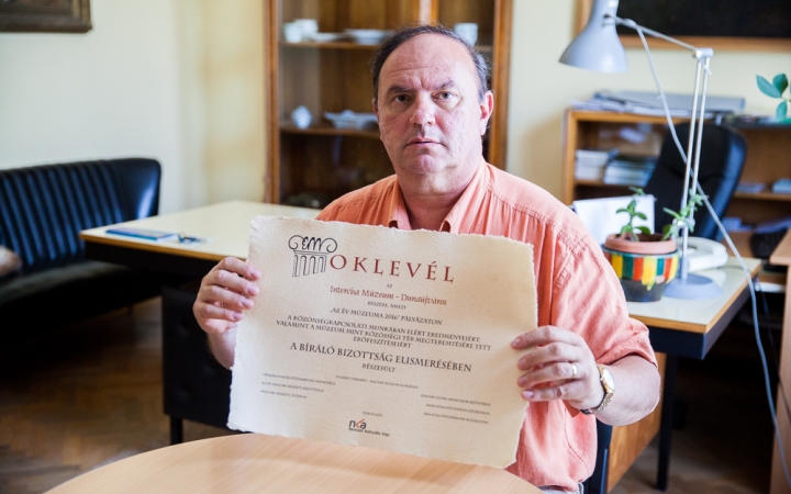 Hiteles várostörténet, közösségi intézmény