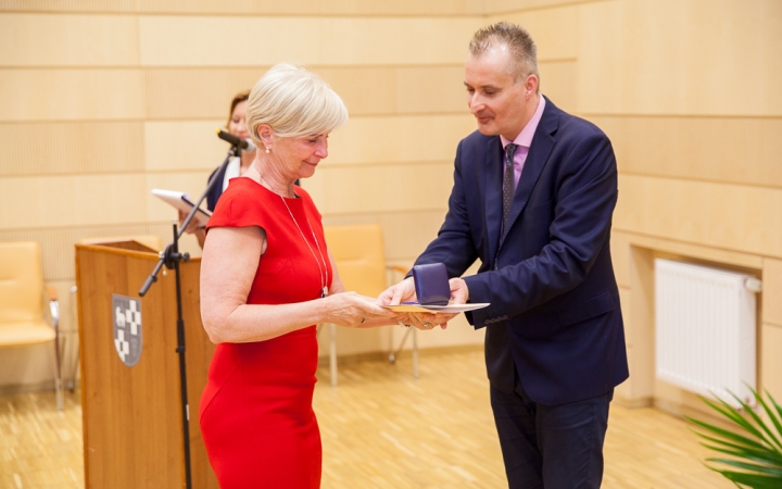 Több évtizedes munkájukért díjazták a pedagógusokat