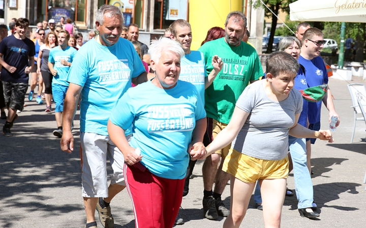 Fuss velünk, fuss értünk!