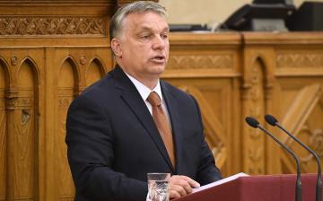 Orbán: Amíg én vagyok a miniszterelnök, addig állni fog a kerítés