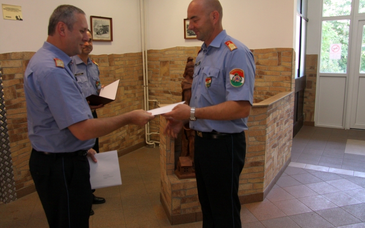 Díszparancsot kaptak a tűzoltók