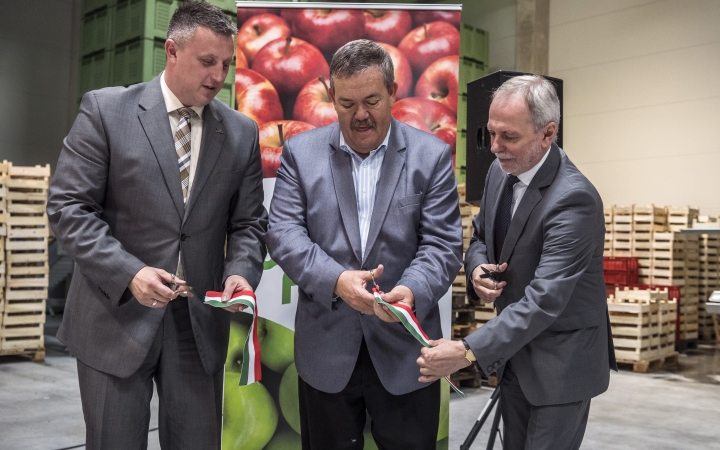 Átadták az 1,6 milliárd forintból épült hűtőházat Iváncsán