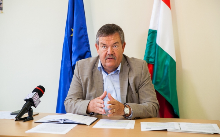 "Mi a magyar emberek oldalán állunk"