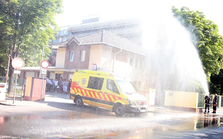 Új esetkocsi a mentőállomáson