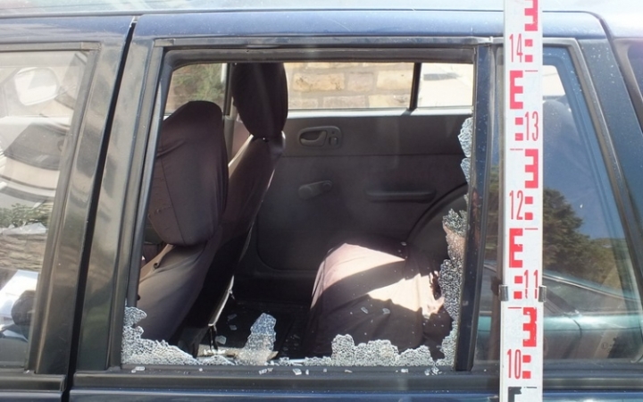 Négy kocsit tört fel, de hamar elkapták a tolvajt!