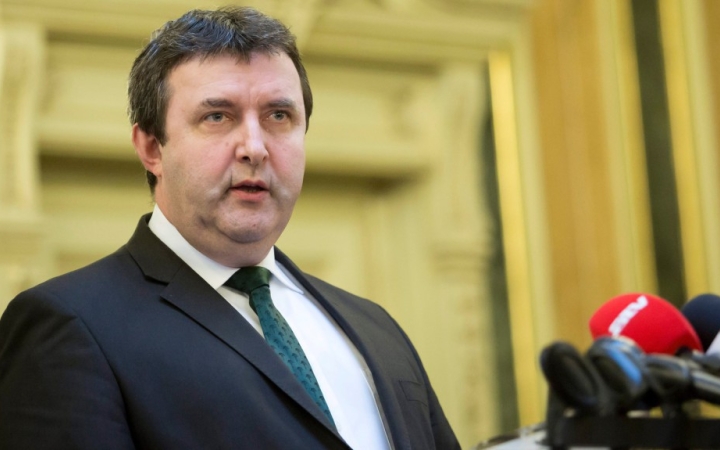 A kormány nem zár be egyetemet