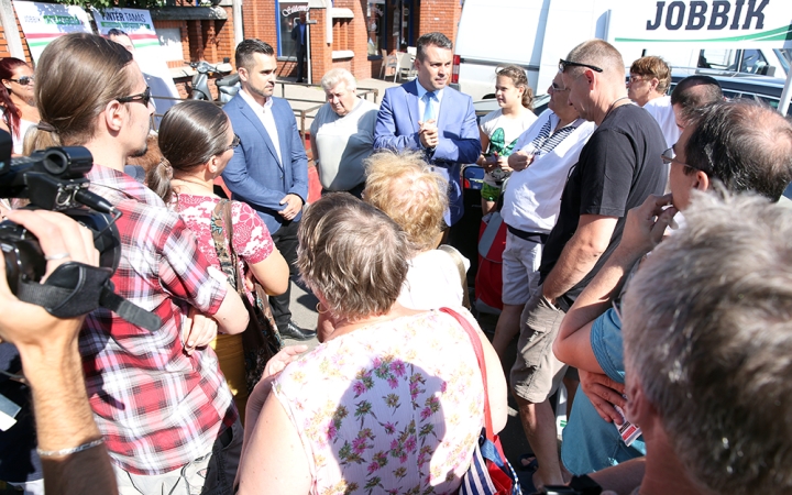 Vona Gábor a piacon