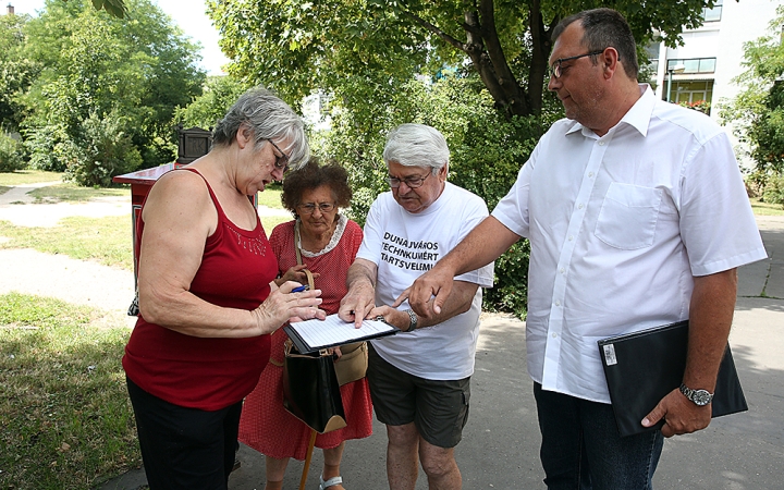 Aláírásgyűjtés a kispostáért
