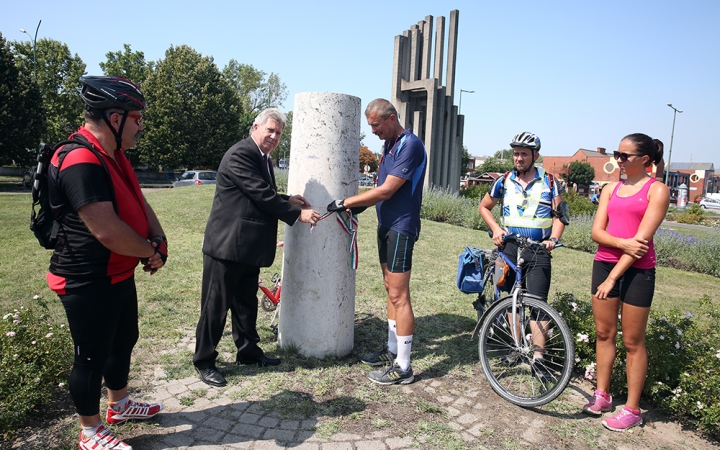 Megérkeztek a biciklis zarándokok