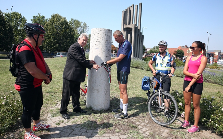 Megérkeztek a biciklis zarándokok