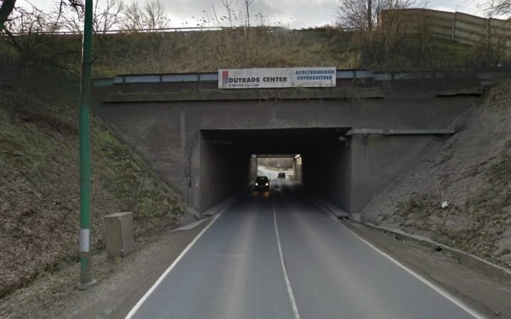 Félpályás lezárás a Papírgyári úton