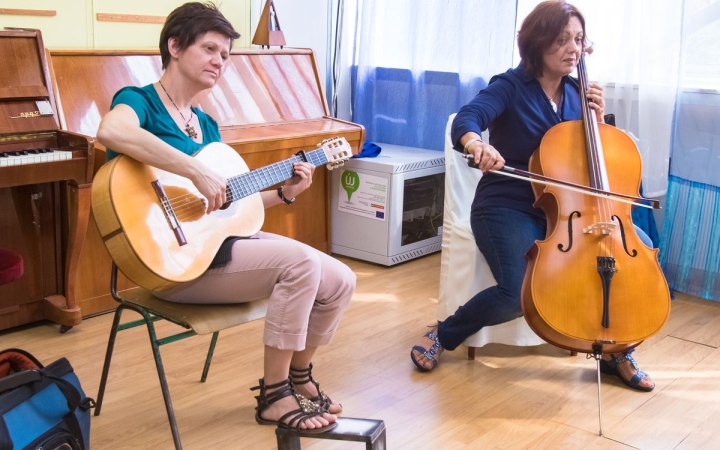 Zenés-táncos bemutató az Aranyban