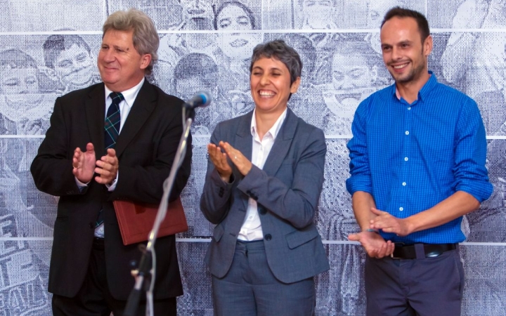 A közönségnek a közönségről