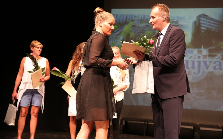 "Előttünk a város, mögöttünk a kormány"