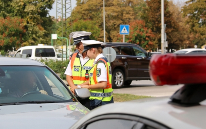 Több mint százan buktak le a razzián