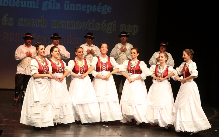 Negyven éve a közösségért