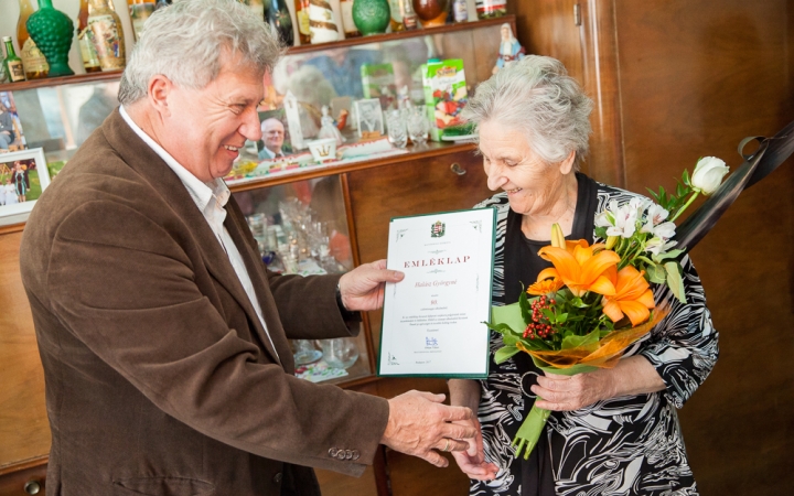 Igazi őspentelei lakost köszöntöttek