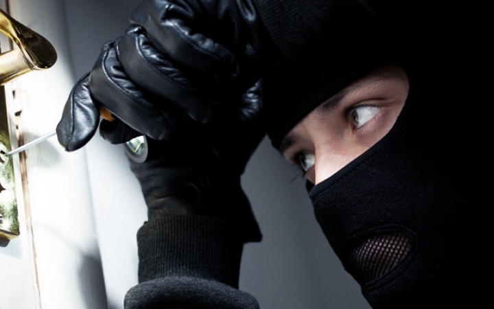 Őrizetben az éjszakai látogató