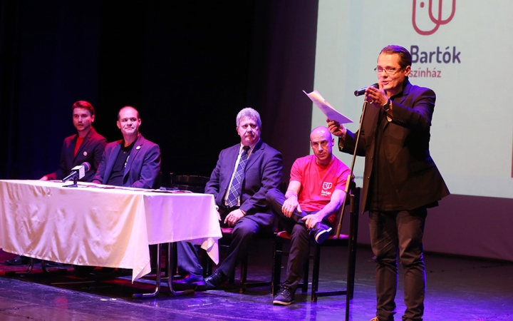 "Duplázzon, mi felezünk" - Színházjeggyel féláron a moziba