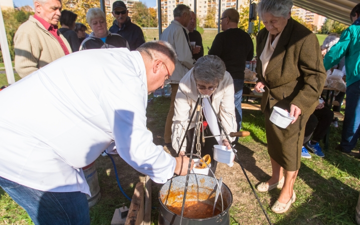 "Ahol ketten vagy hárman összegyűlnek a nevemben"