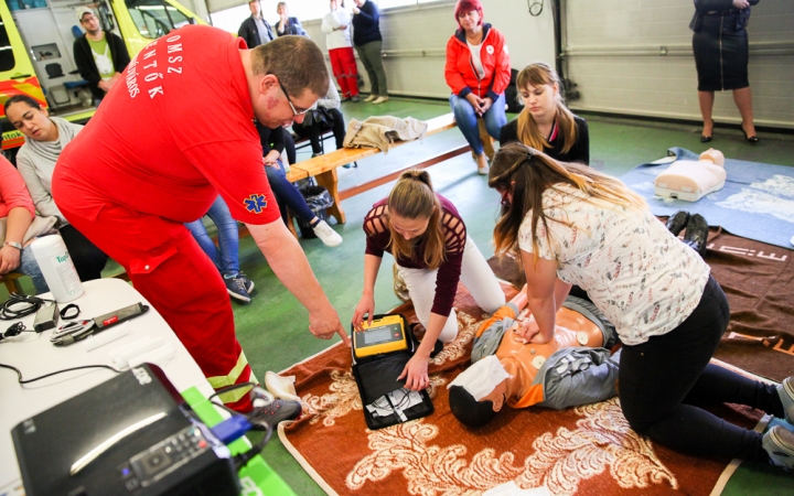 Okostelefonnal életet menteni