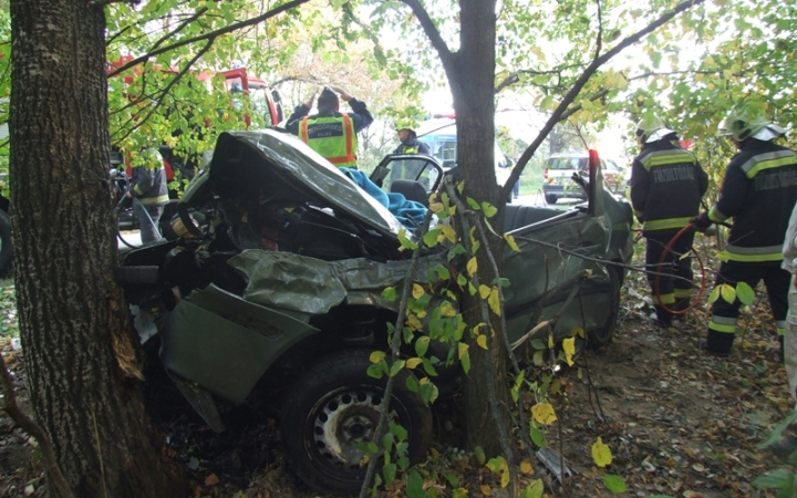 A sérültek beszorultak a kocsiba
