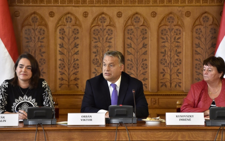 Prémium és karácsonyi pénz a nyugdíjasoknak